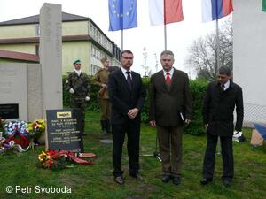 Nalezení a vyzvednutí trosek sovětského bitevníku Il-2
