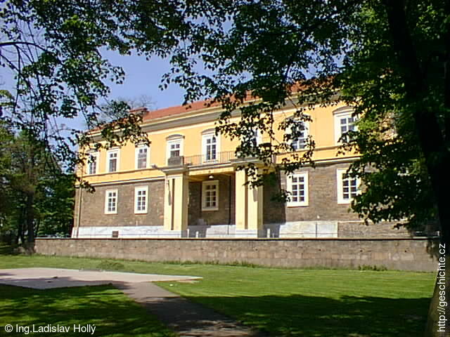 Zámek Dolní Benešov